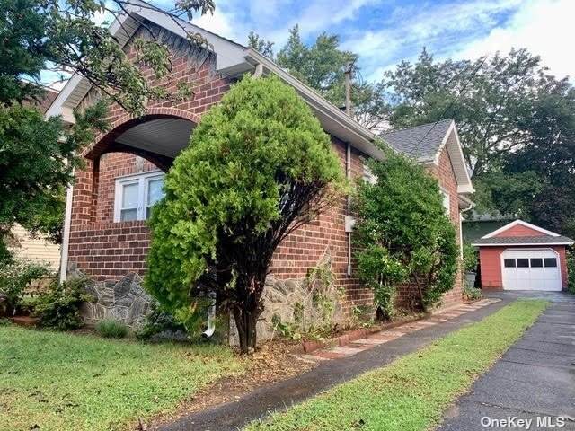 61 Hawthorne Avenue - Photo 1
