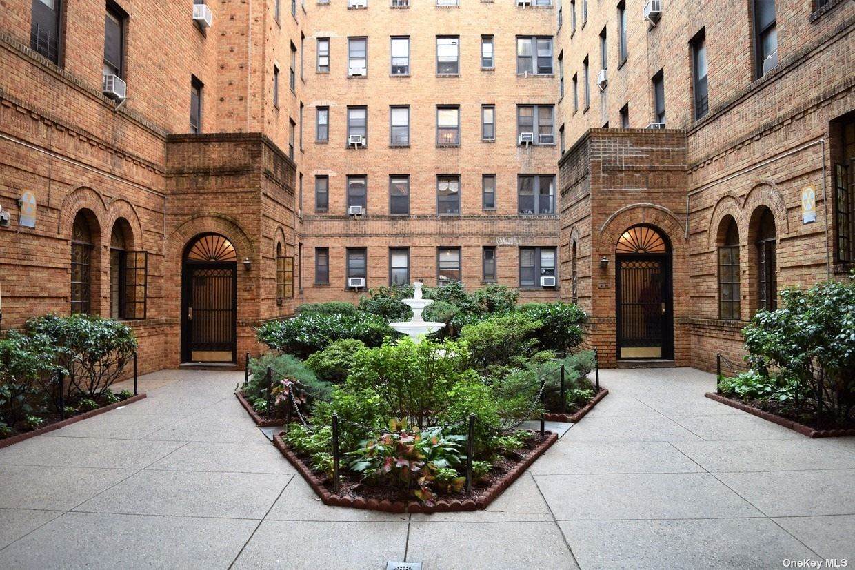 83-44 Lefferts Boulevard - Photo 1