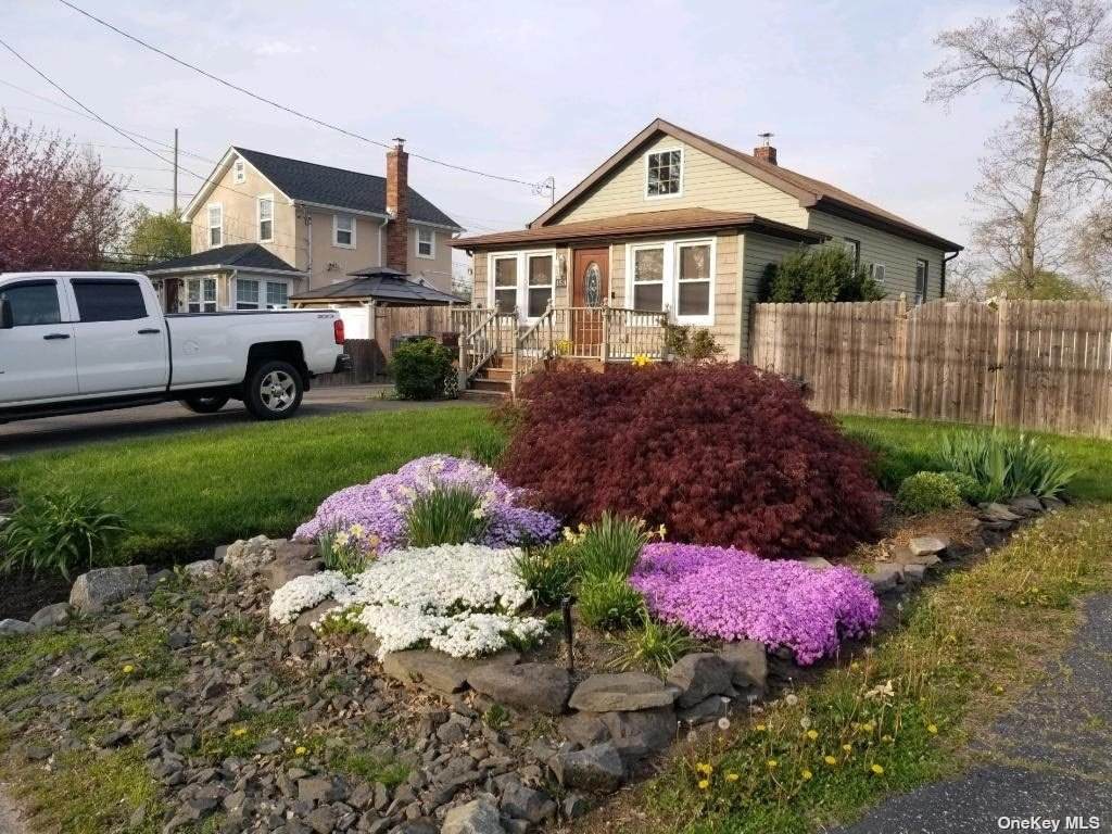 153 Penataquit Avenue - Photo 1