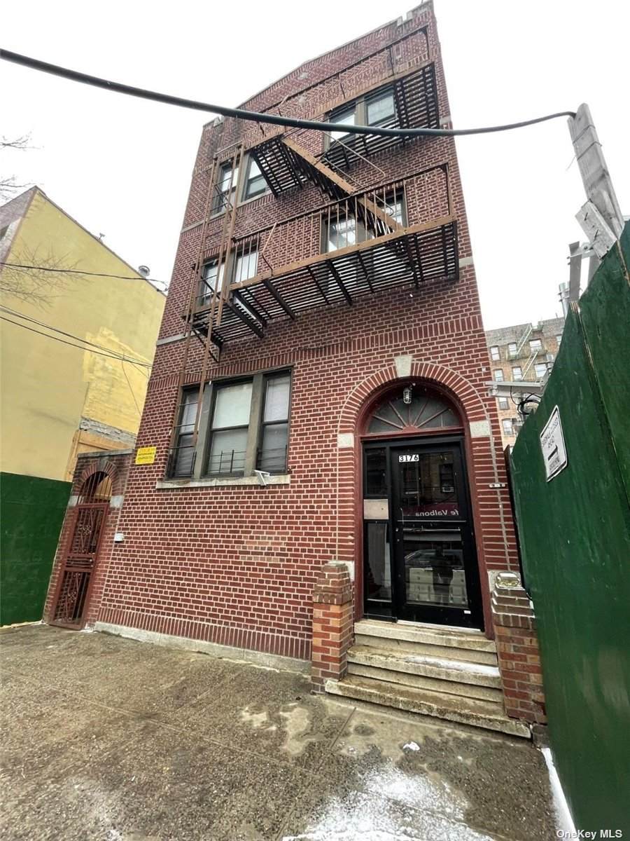 3176 Villa Avenue - Photo 1