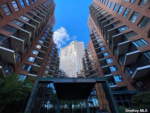 60 Sutton Place - Photo 1