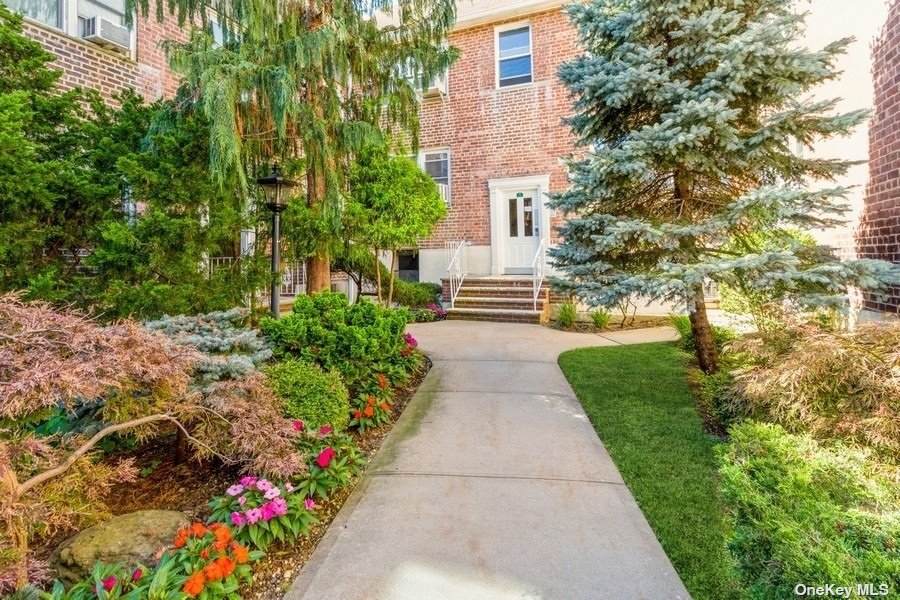 283 Cedarhurst Avenue - Photo 1