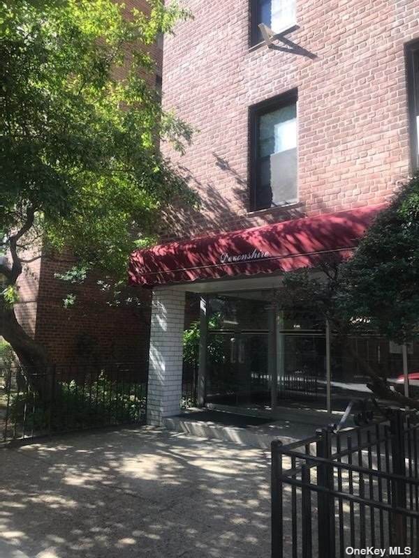 33-06 92 St - Photo 1