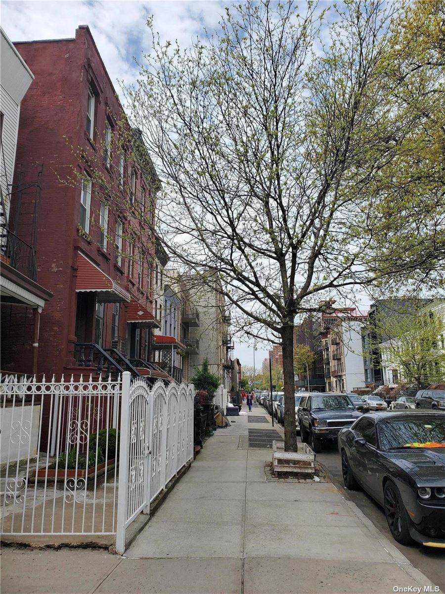 542 Lafayette Avenue - Photo 1