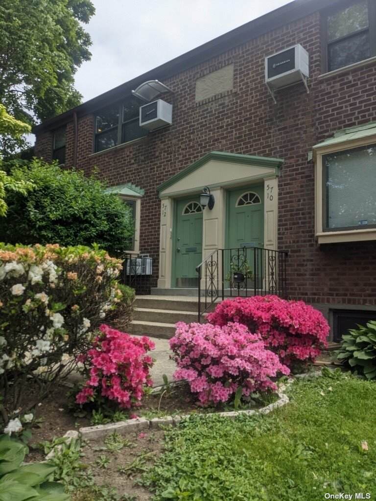 57-10 246 Crescent - Photo 1