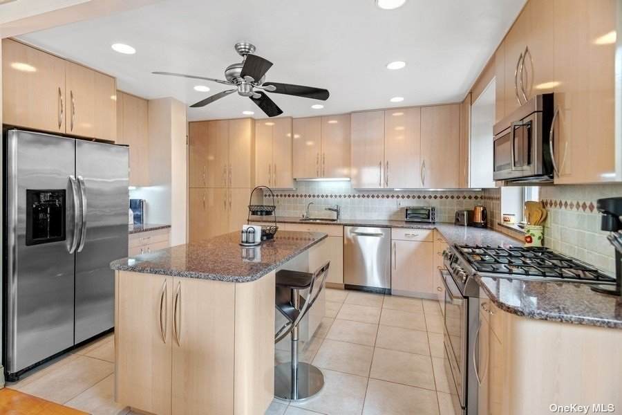 162-01 Powells Cove Boulevard - Photo 1