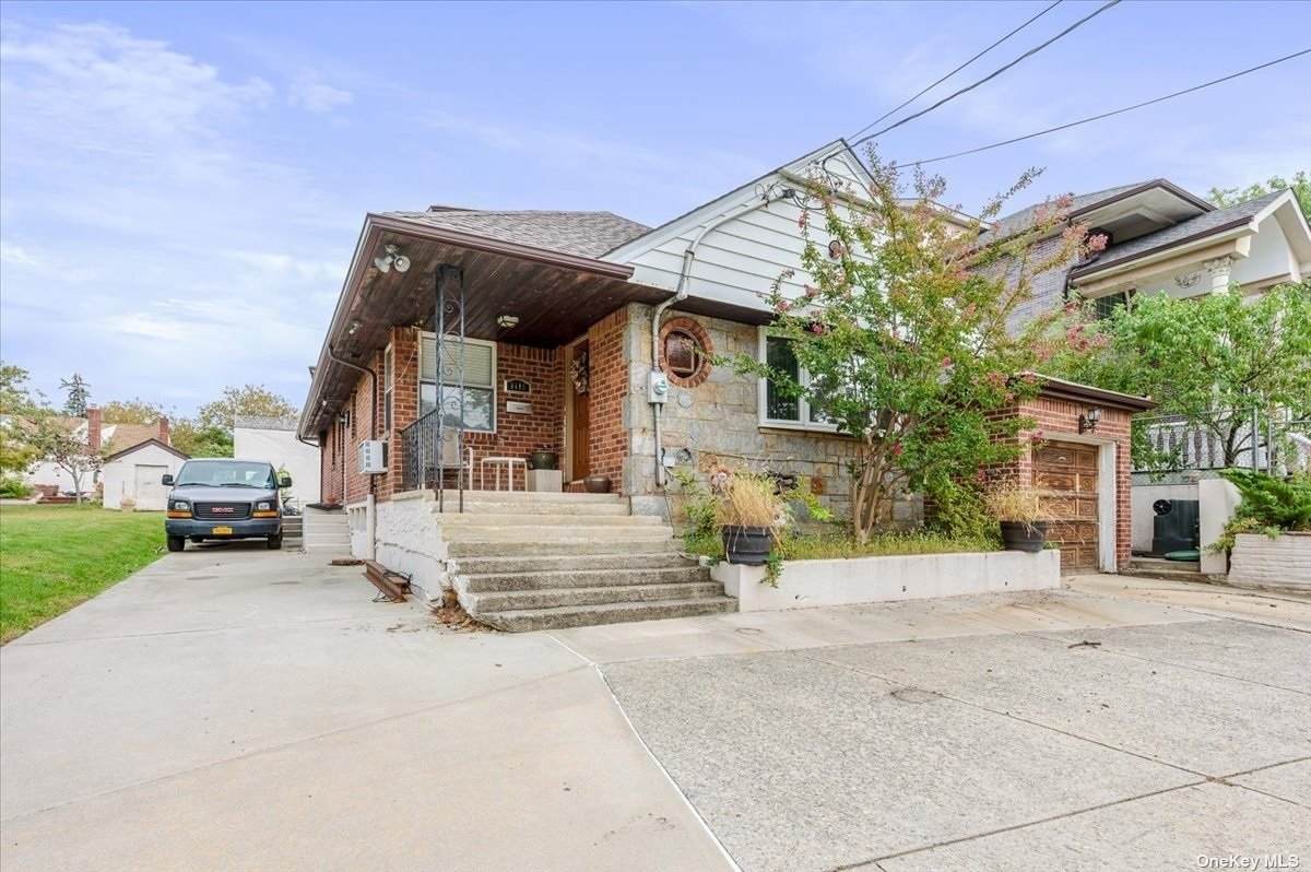 1115 Malba Drive - Photo 1