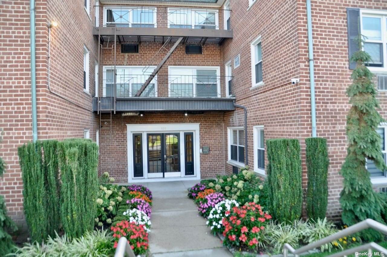 111 Centre - Photo 1