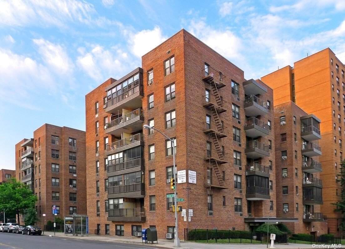 138-70 Elder Avenue - Photo 1