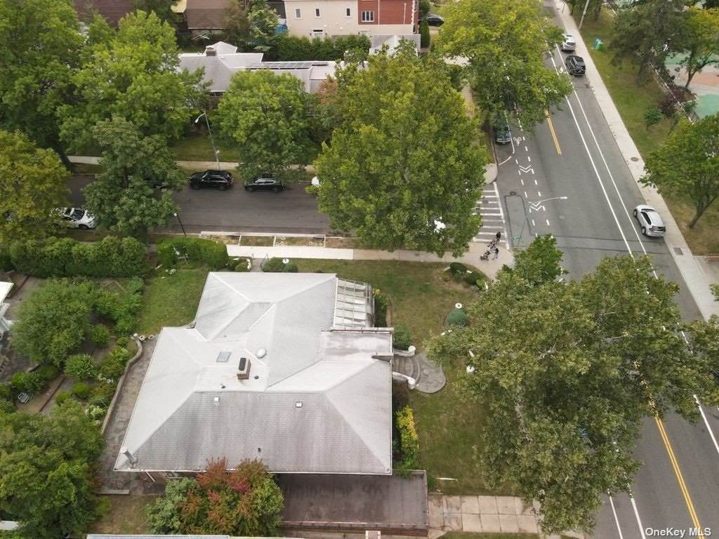 72-57 Park Drive East - Photo 1