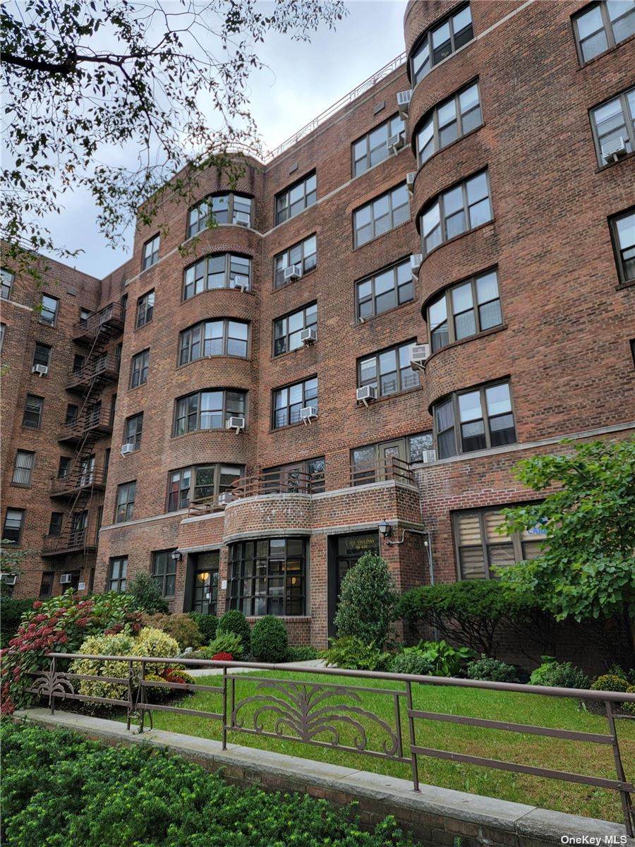 98-120 Queens Boulevard - Photo 1