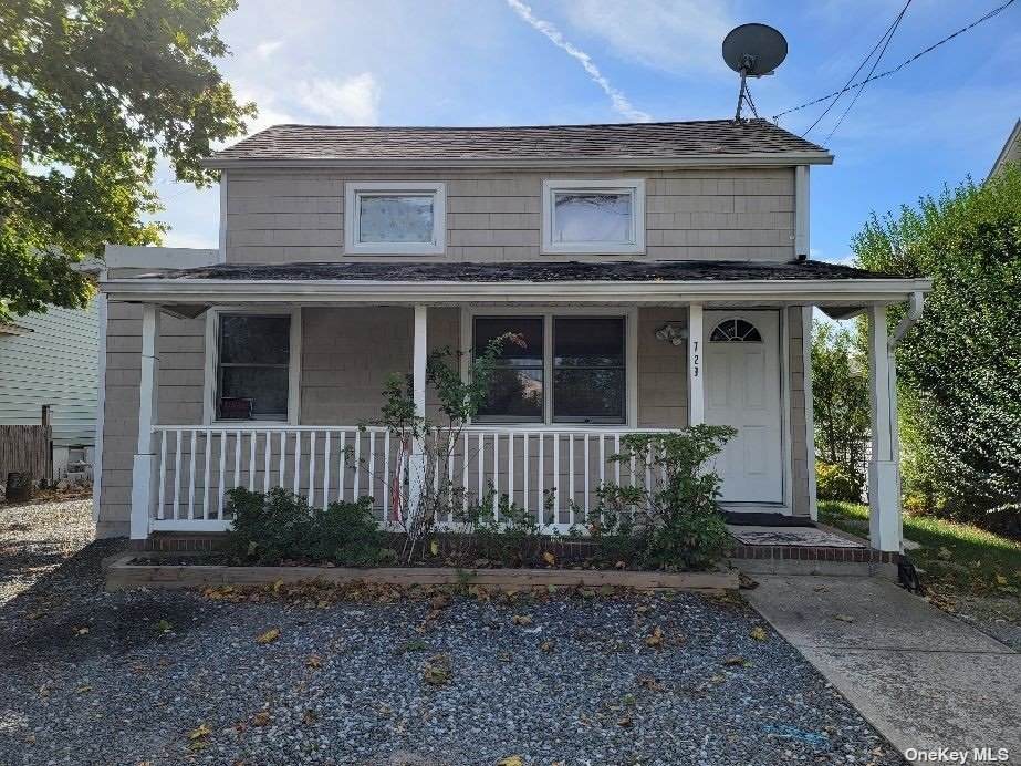 723 Main Street - Photo 1