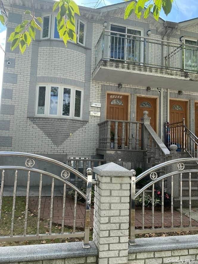 206-30 45Rd - Photo 1