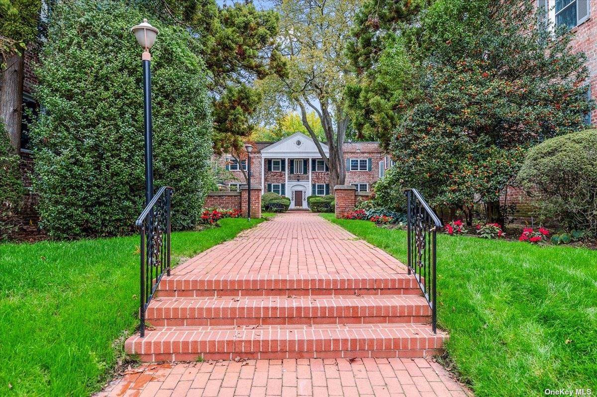 43 Forest Ave - Photo 1