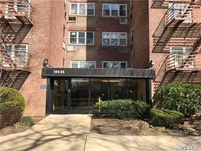 144-55 Melbourne Avenue - Photo 1