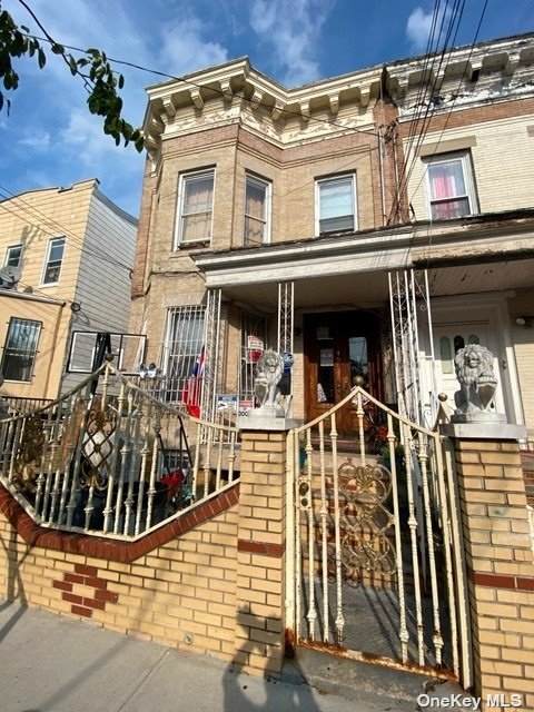 49 Sheridan Avenue - Photo 1