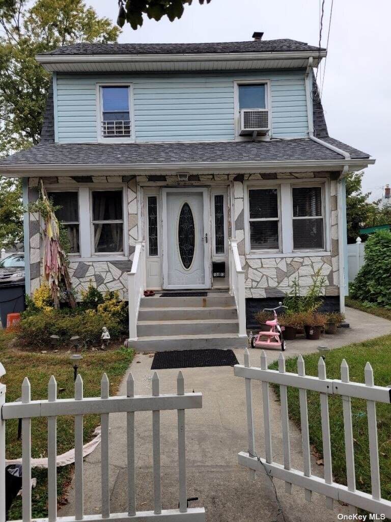 180-13 140th Avenue - Photo 1