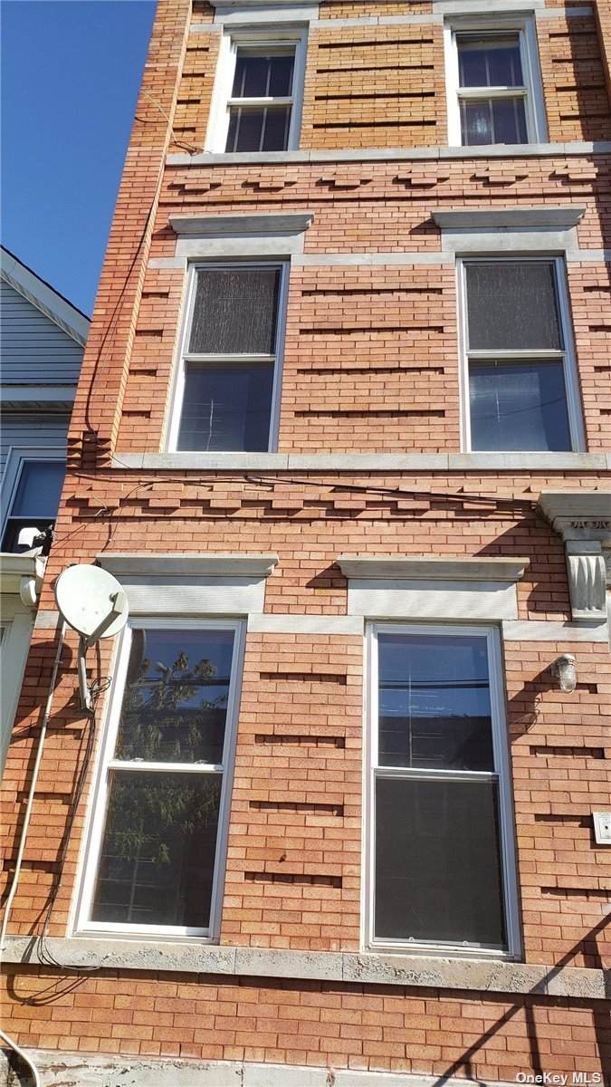 433 Lincoln Avenue - Photo 1
