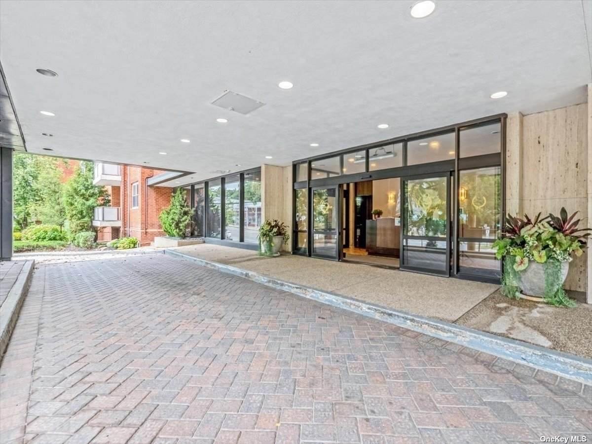1 Kensington Gate - Photo 1