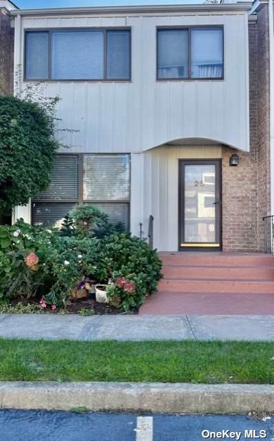 28 Vanderbilt Way - Photo 1