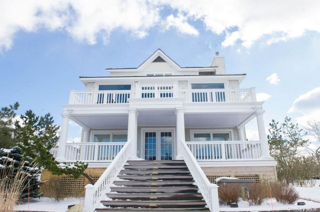 333 Dune Road - Photo 1