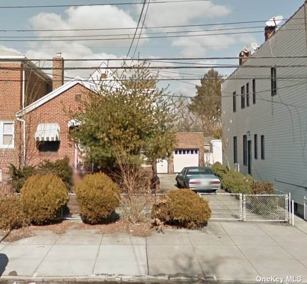 74-05 Ditmars Boulevard - Photo 1