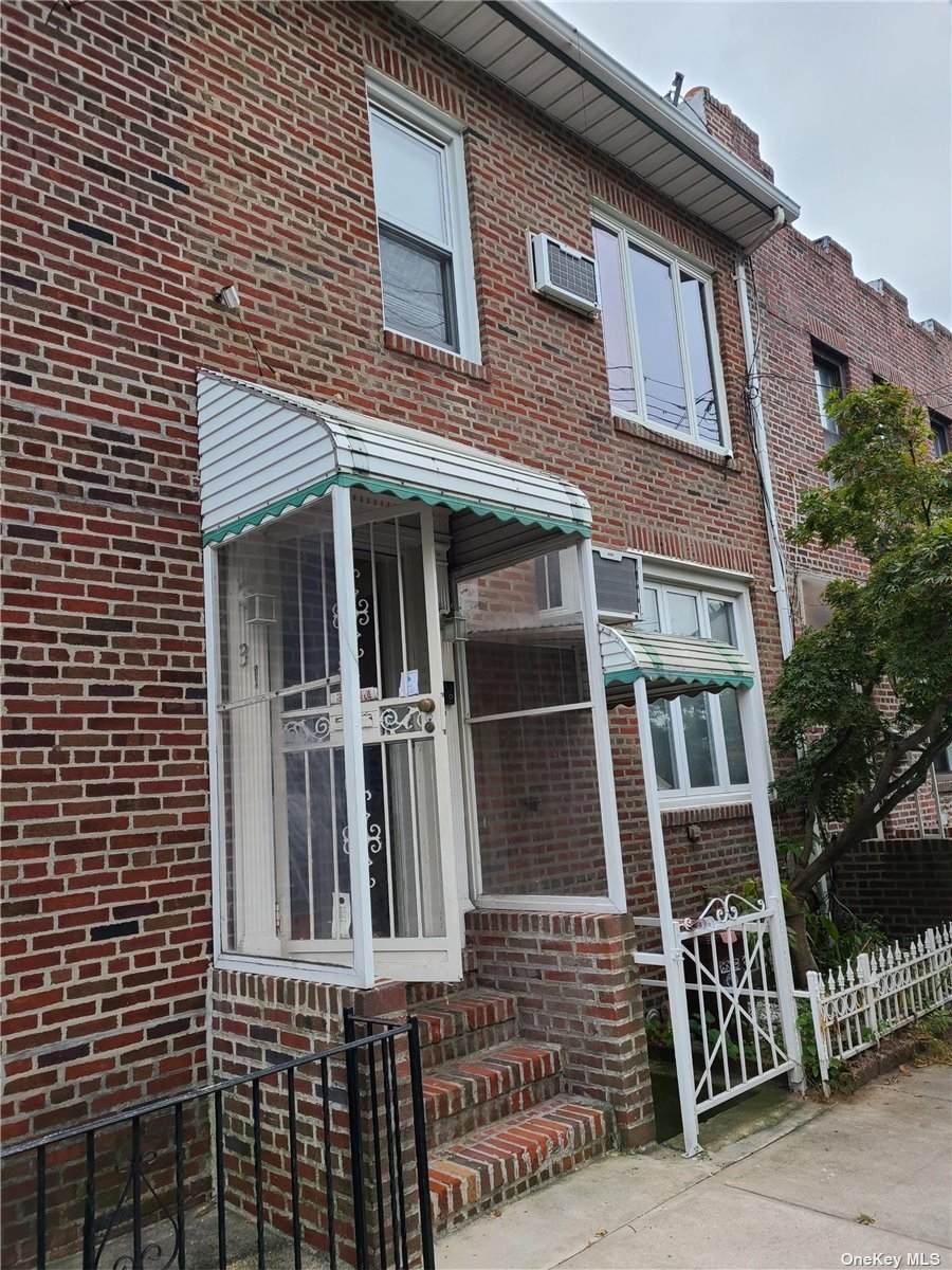 31 Dahlgren Pl - Photo 1