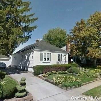 1276 Burton Avenue - Photo 1