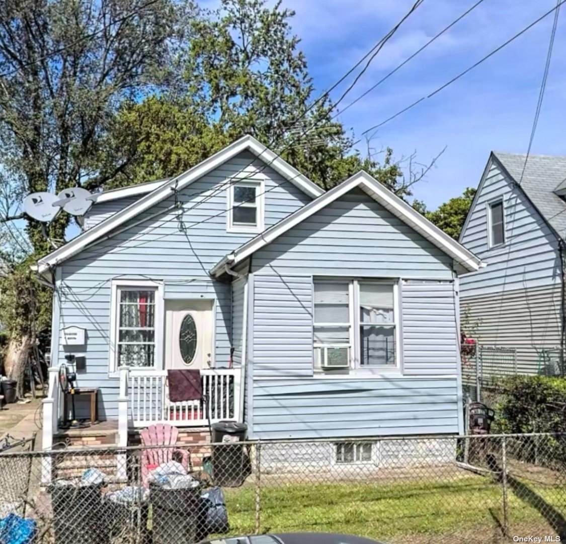 121-27 Benton St - Photo 1