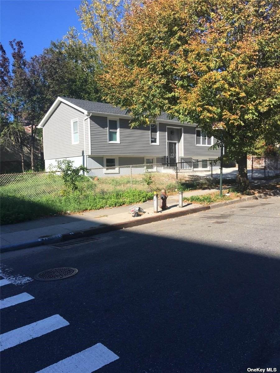 820 Suburban Place - Photo 1