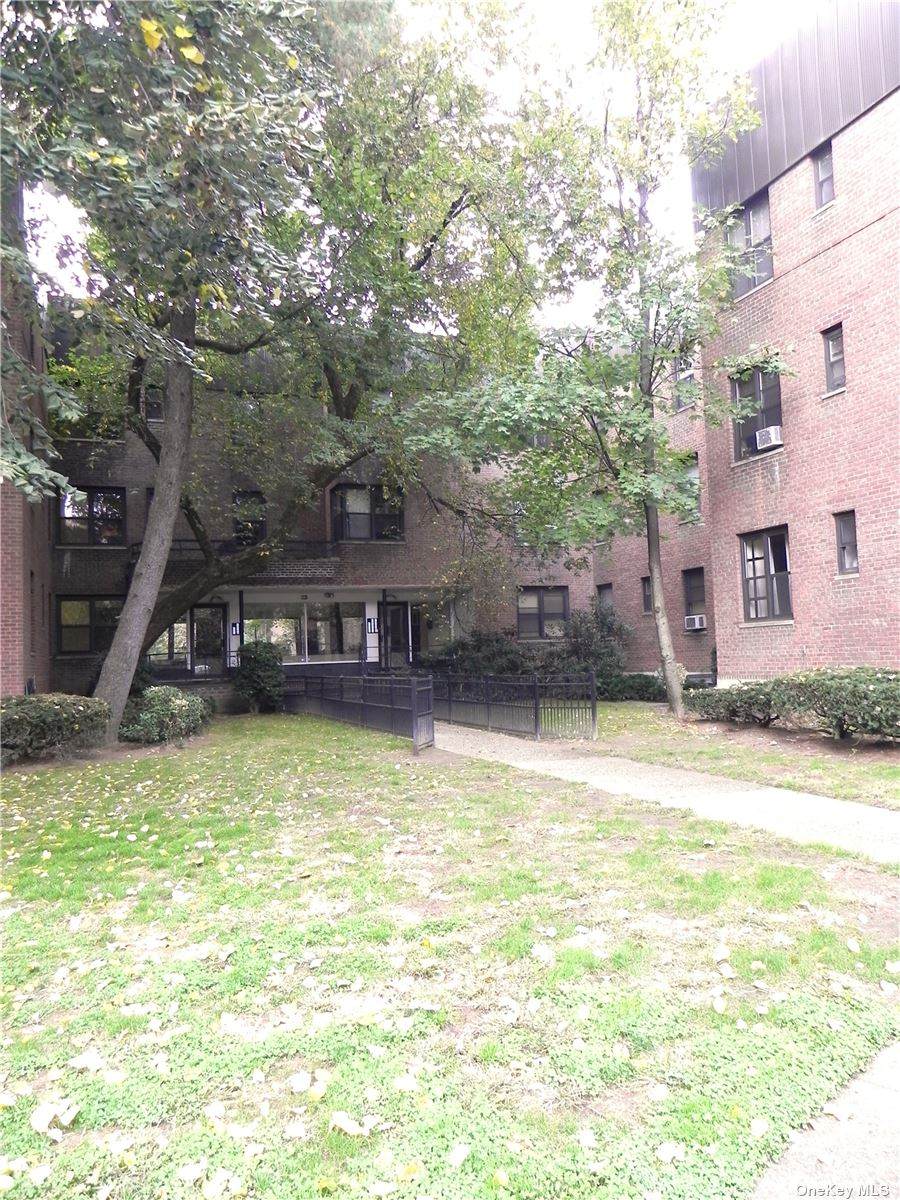 23 Schenck Avenue - Photo 1