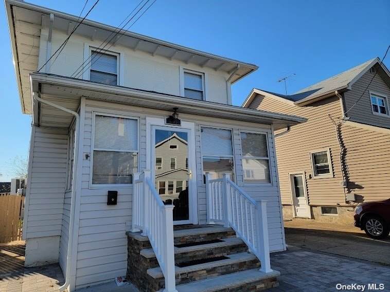 235 Maple Place - Photo 1