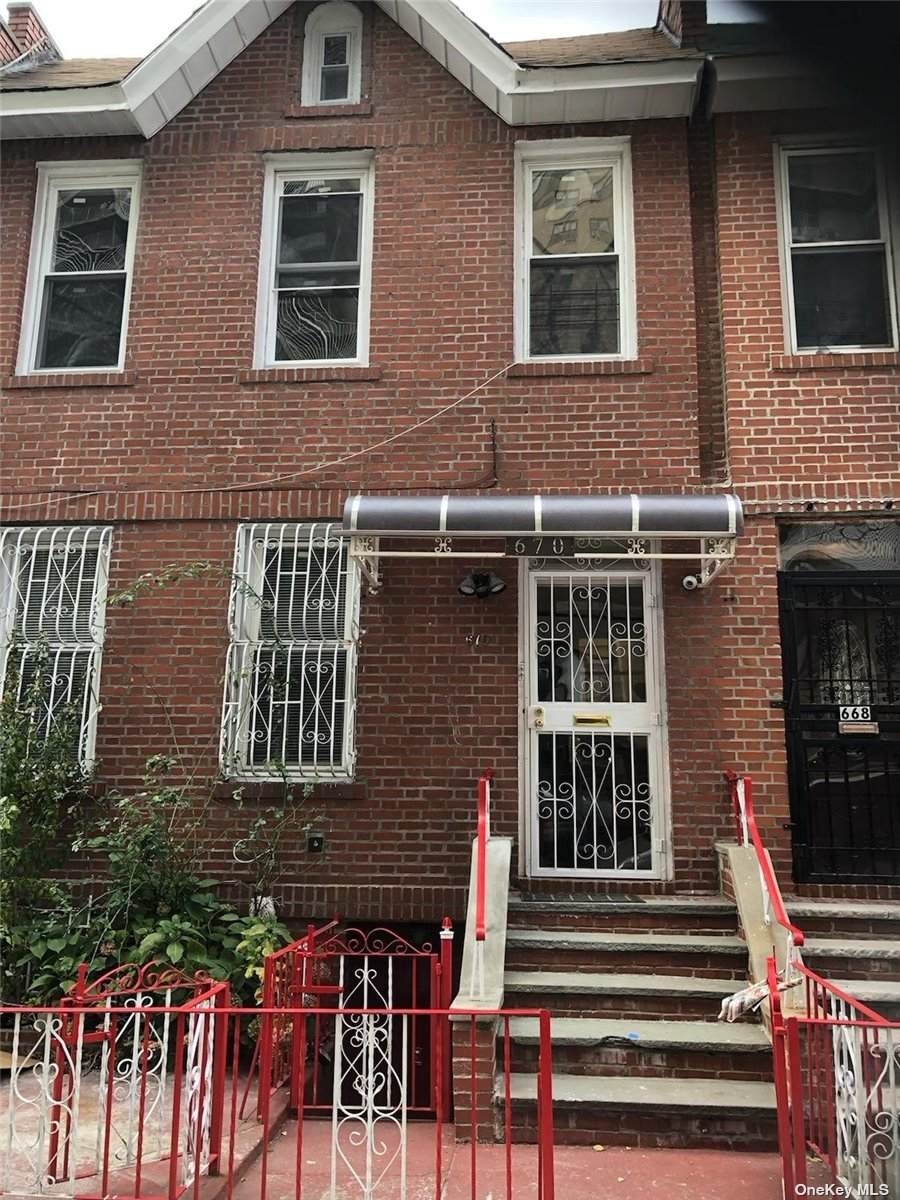 670 Lincoln - Photo 1
