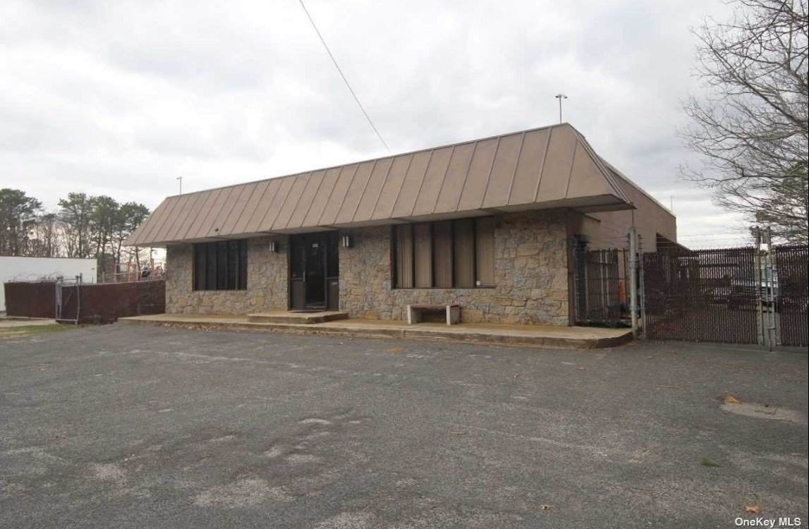 306A Mastic Road - Photo 1