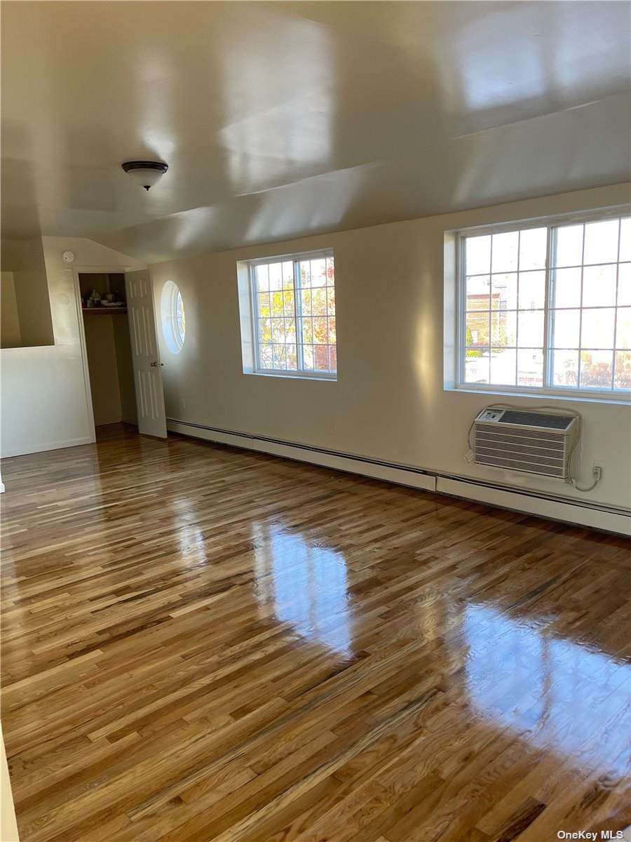 1560 E. Gunhill Rd - Photo 1
