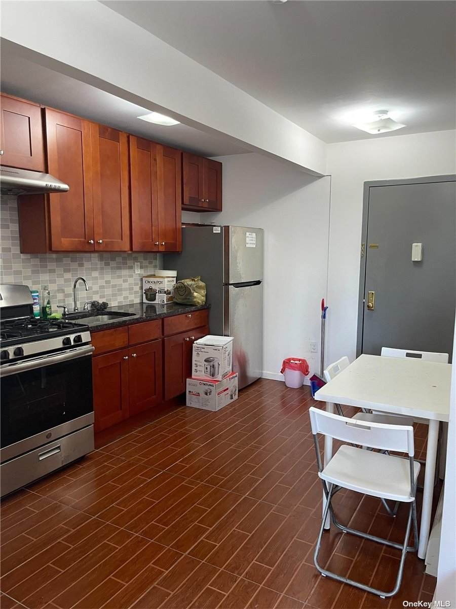 41-09 Haight St - Photo 1