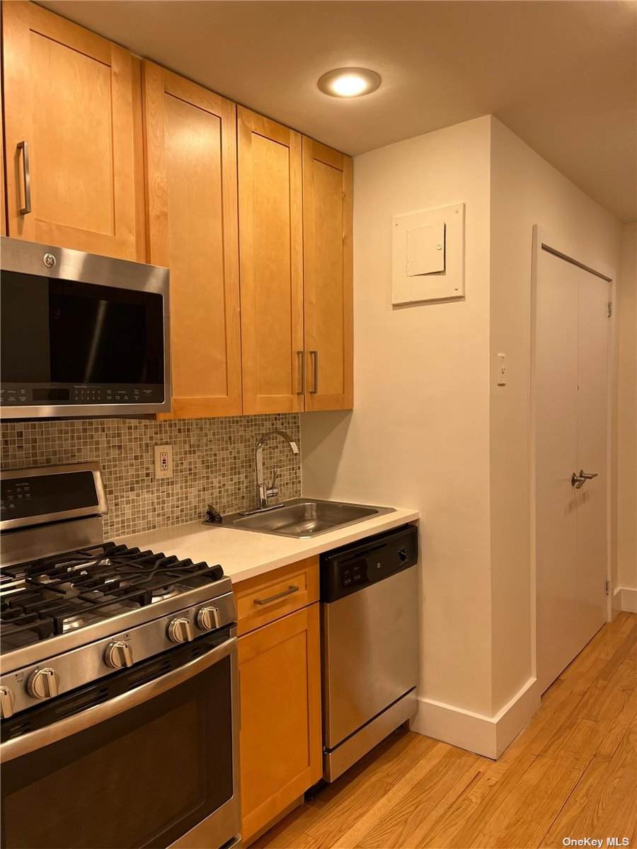 149-45 Northern Blvd - Photo 1