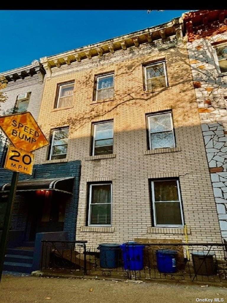 345 22nd Street - Photo 1