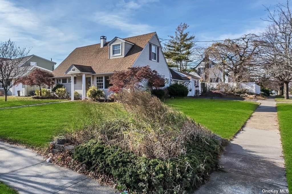 29 Hewlett Point Avenue - Photo 1