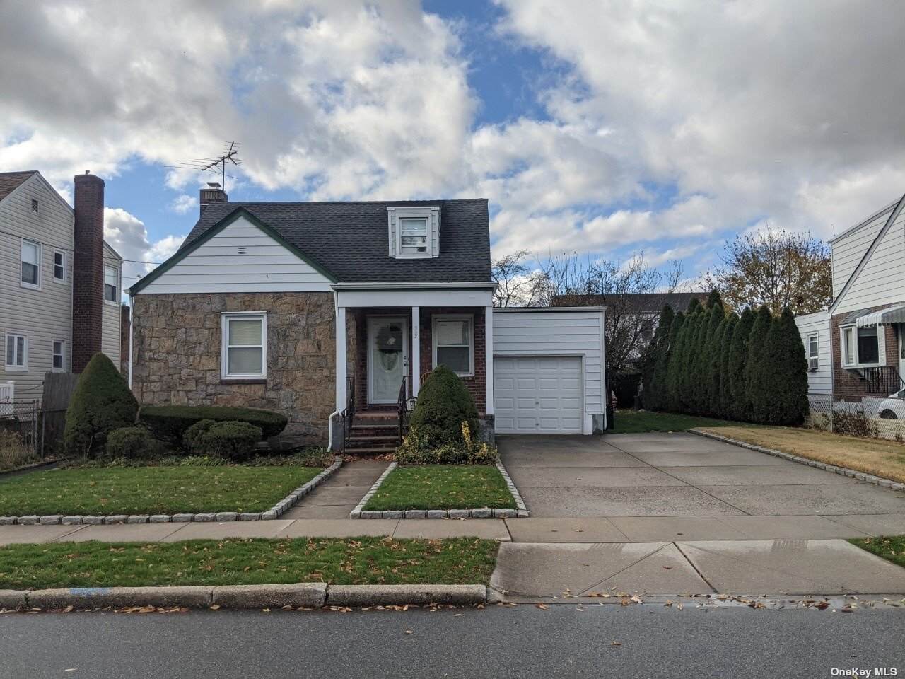 567 6th Street - Photo 1