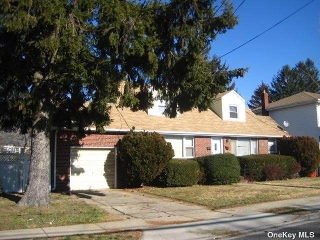 2134 Baylis Avenue - Photo 1
