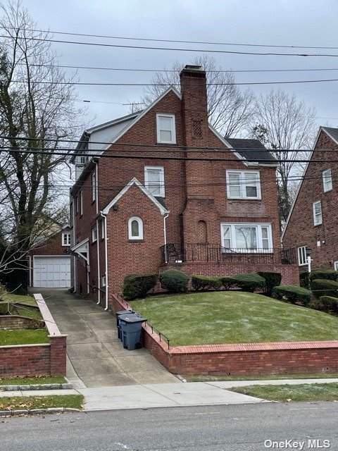 186-28 Midland Parkway - Photo 1