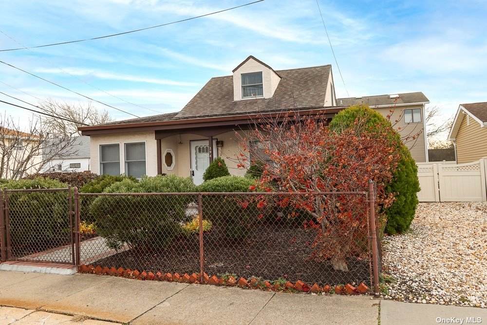 394 Bayville Avenue - Photo 1