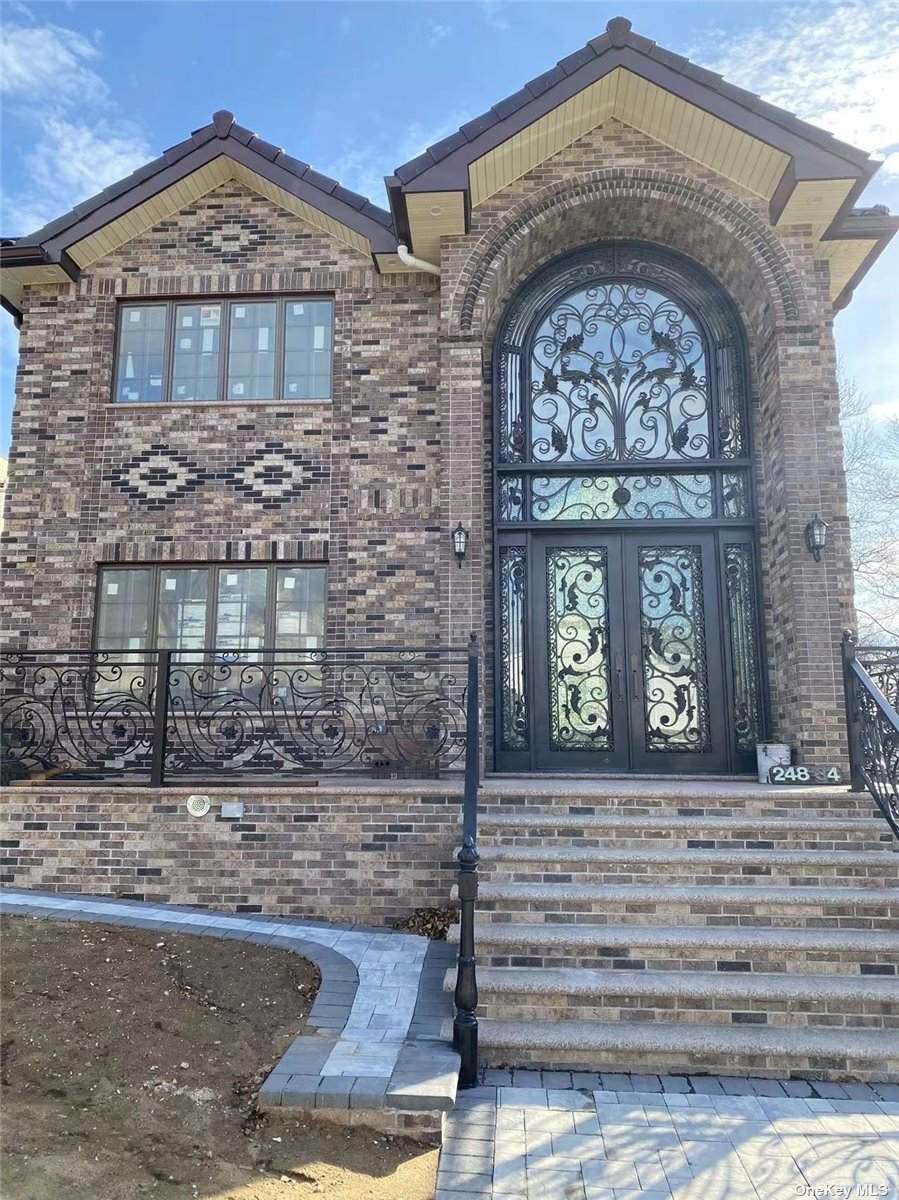 248-34 Van Zandt Avenue - Photo 1