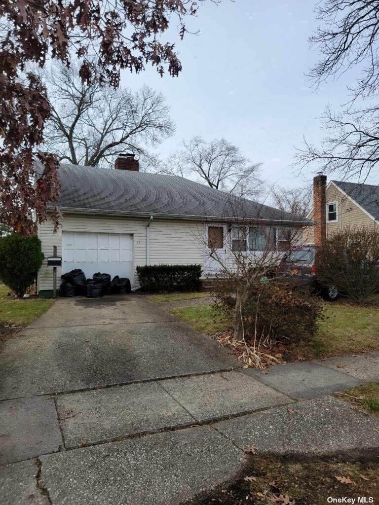 131 Pennsylvania Avenue - Photo 1