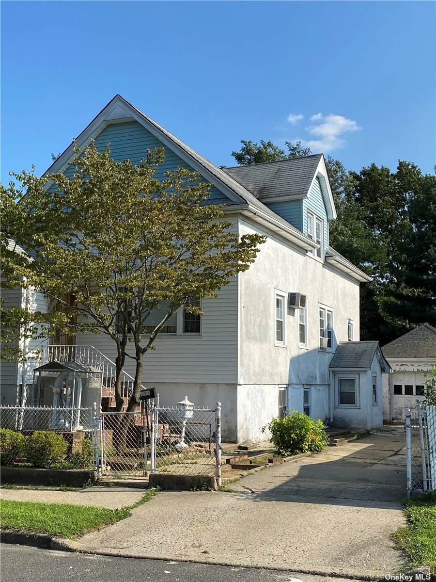 1295 Langdon Street - Photo 1
