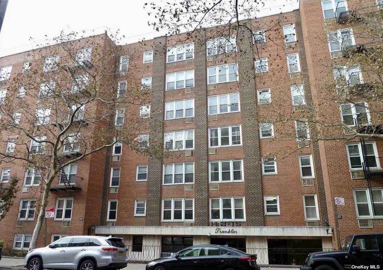 142-15 Franklin Ave - Photo 1