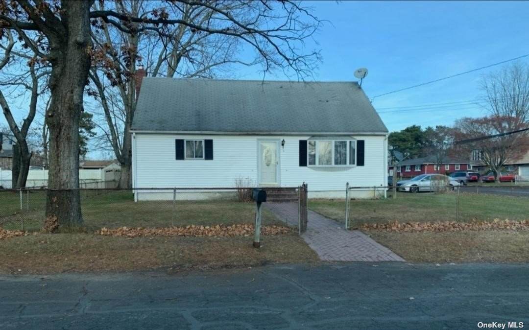 11 Dubois Avenue - Photo 1