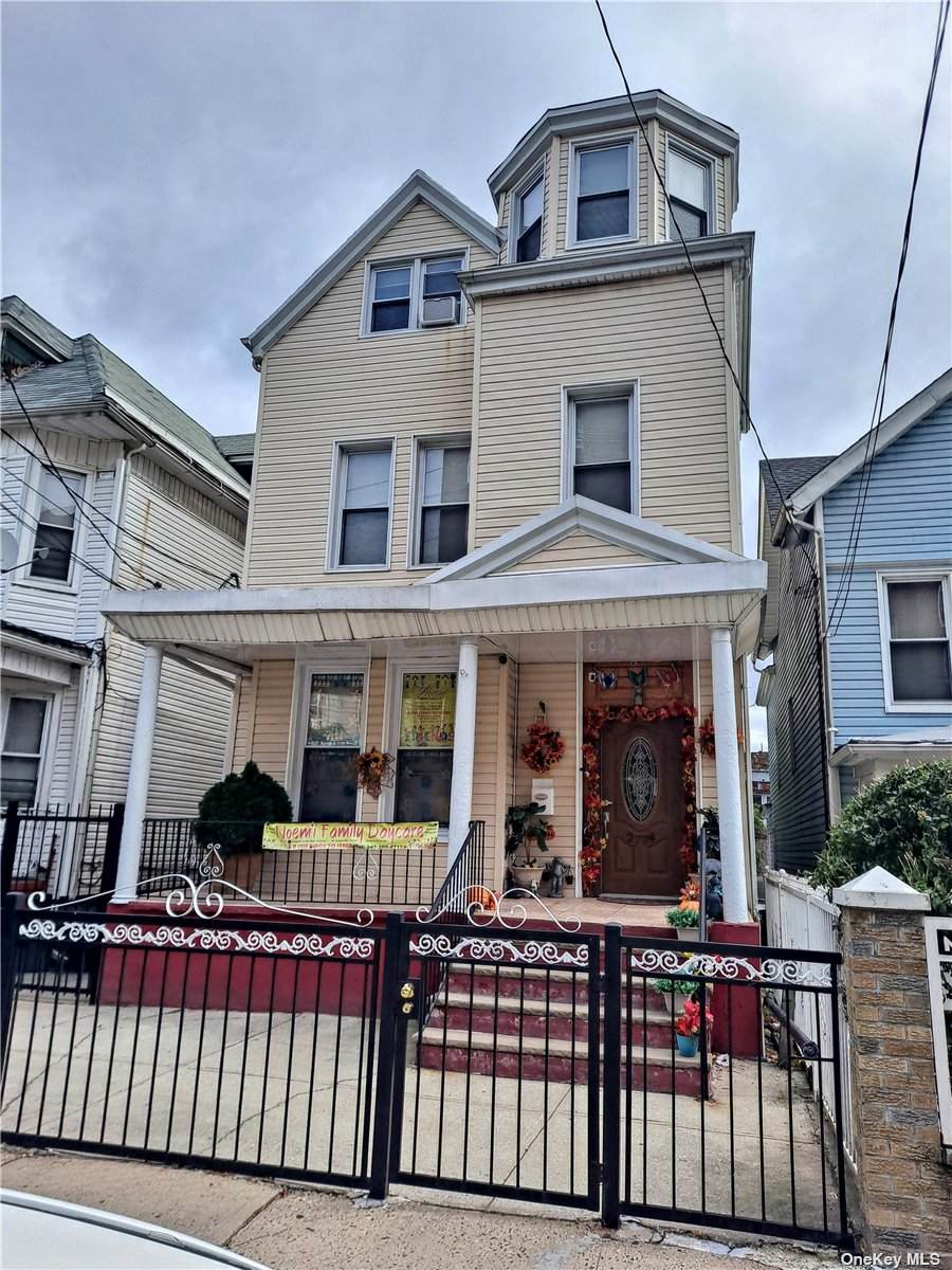 2774 Bainbridge Avenue - Photo 1