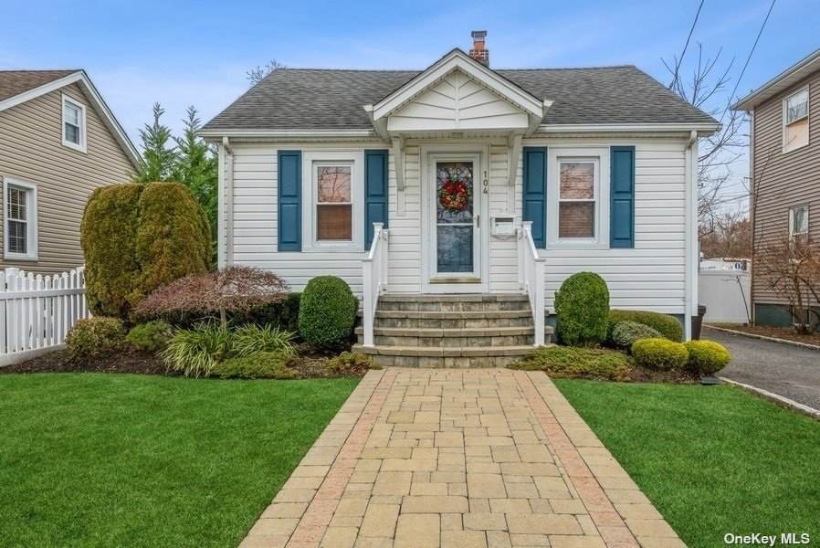 104 Hale - Photo 1